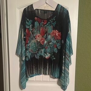 Green Floral Blouse with Relaxed Fit and Graphic Style